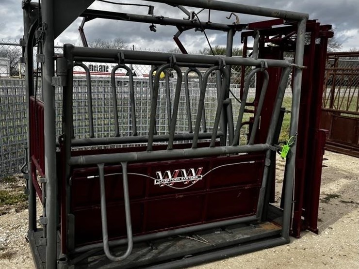 l1--ww-squeeze-chute-image-1