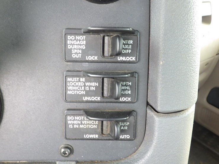 2016-freightliner-cascadia-125-image-43