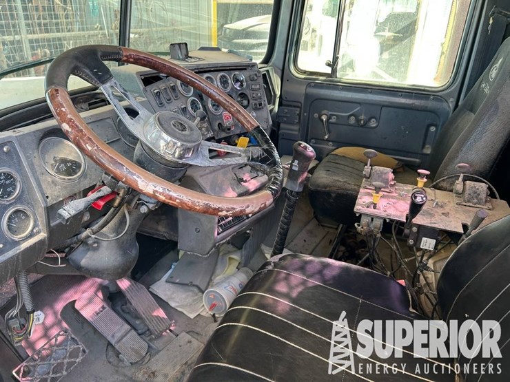 2004-mack-rd688s-image-6