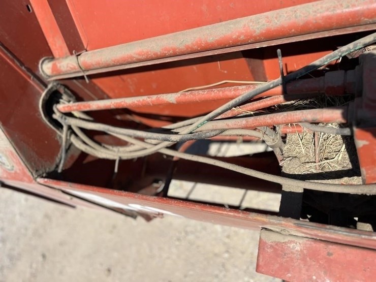 l2---heston-560-baler-image-13