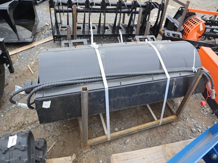 future-skid-steer-vibratory-roller-image-2