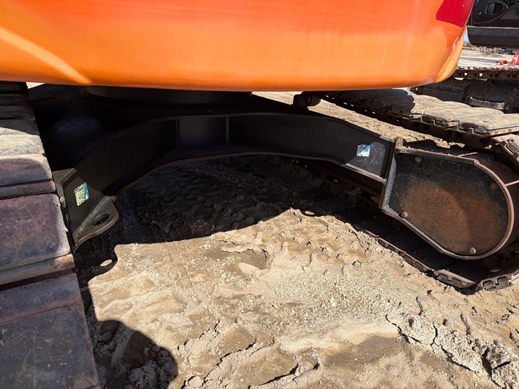 2020-hitachi-zx135us-6-image-8