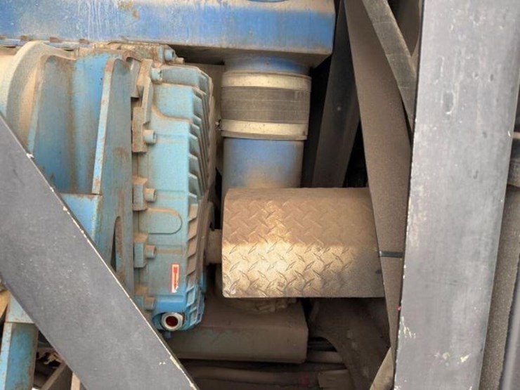 2017-peterbilt-567-image-34