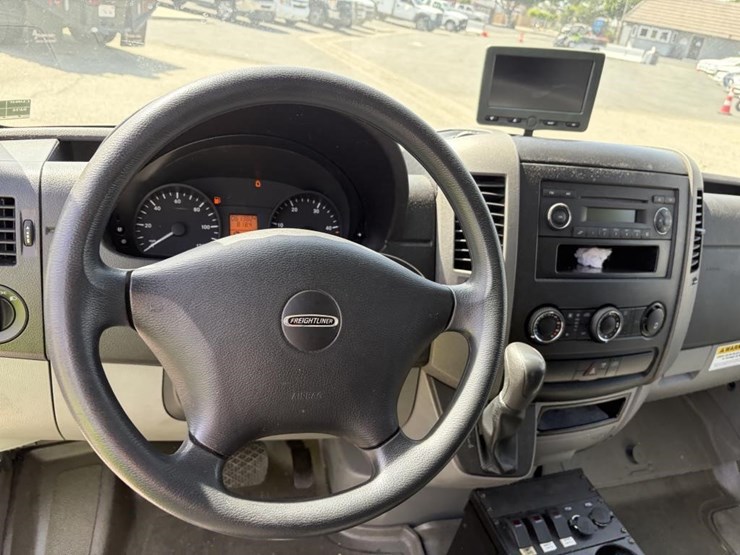 2011-utility-van-image-14