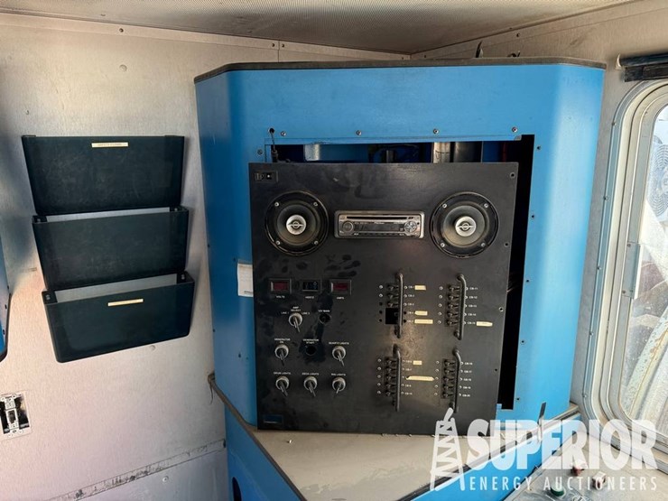 2006-peterbilt-335-image-9