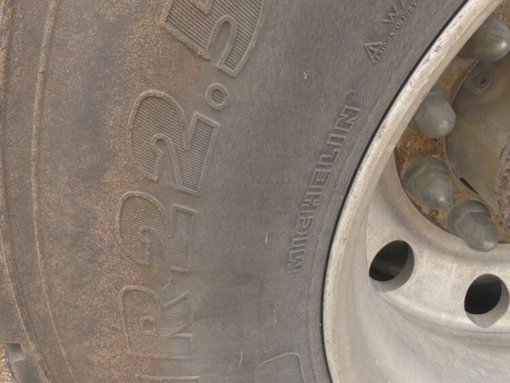 2017-peterbilt-567-image-5