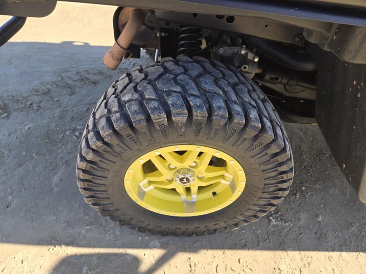 2023-john-deere-gator-image-6