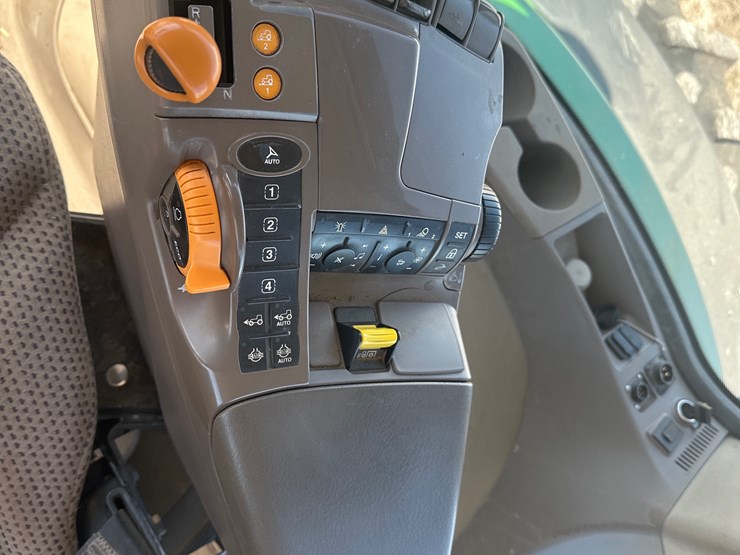 2016-john-deere-8320r-image-8