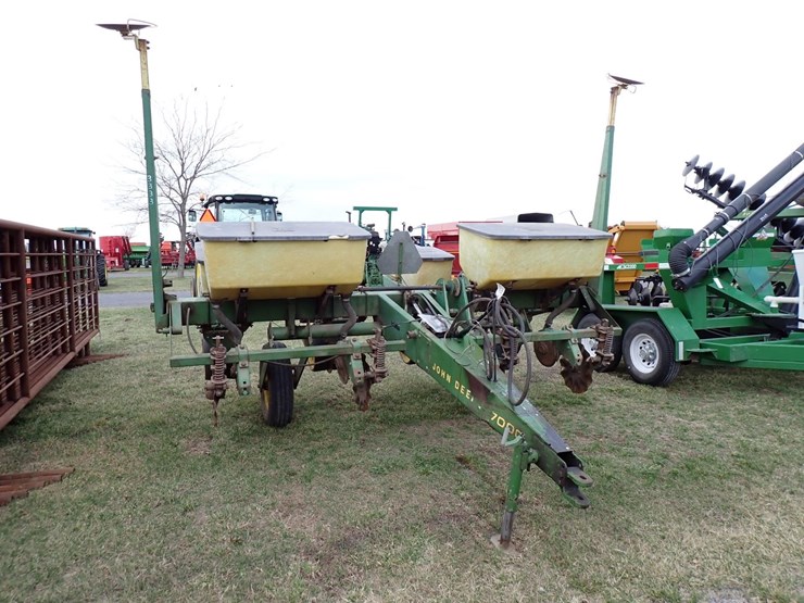 john-deere-7000-image-1