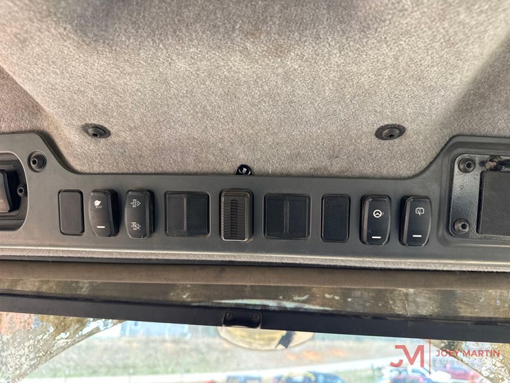 caterpillar-745-image-23