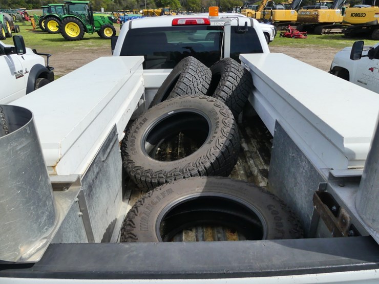 2018-chevrolet-3500-image-7