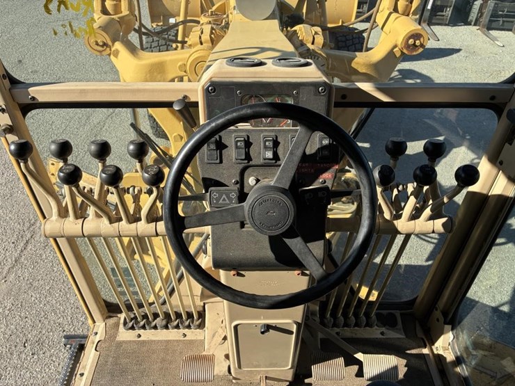 2005-caterpillar-143h-image-22