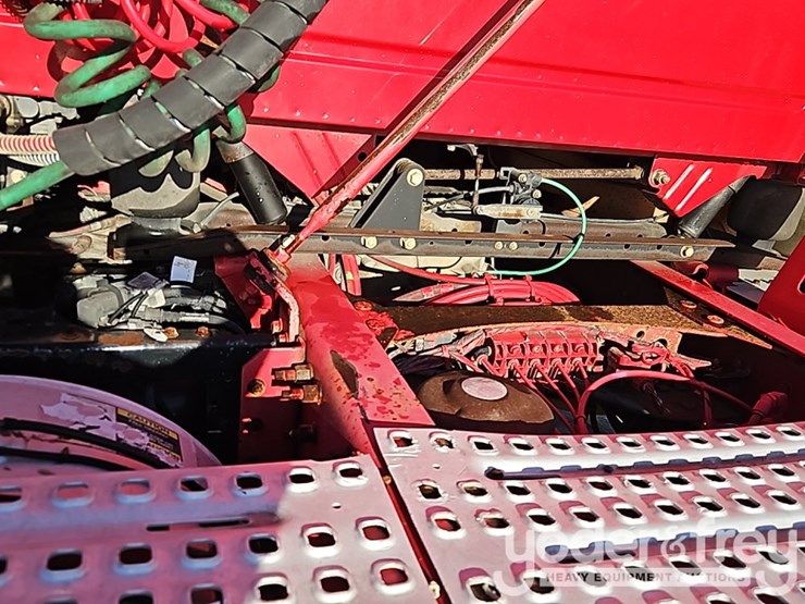 2015-volvo-vnl42t300-image-24