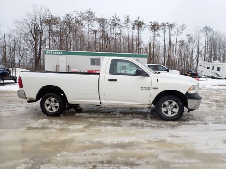 2015-dodge-1500-image-4