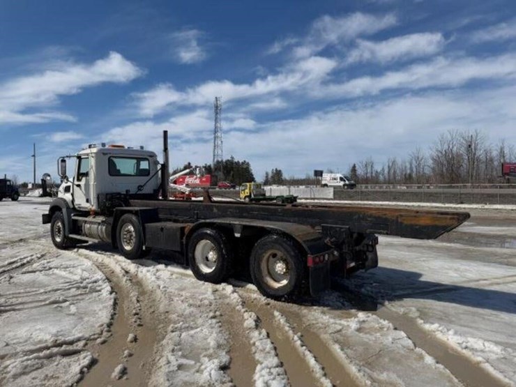 2009-mack-granite-gu813-image-5