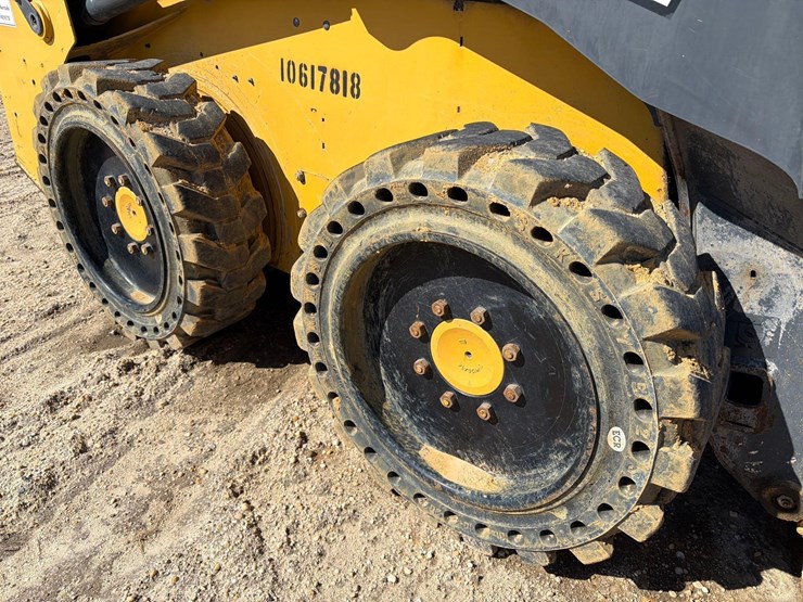 2017-deere-316gr-image-10