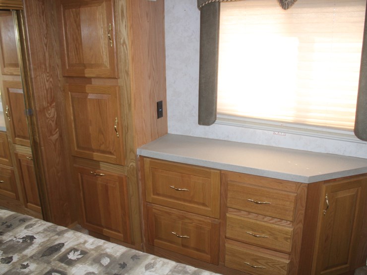 #3041-•-2002-king-of-the-road-royalite-34ft-camper-trailer-image-42