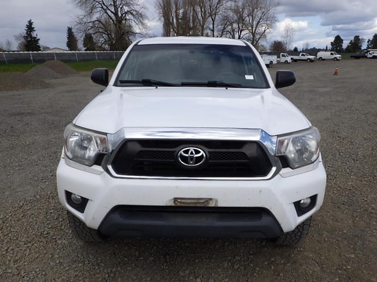 2013-toyota-tacoma-image-2