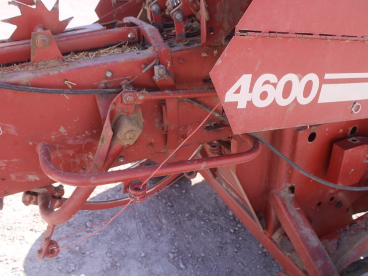 hesston-4600-image-36