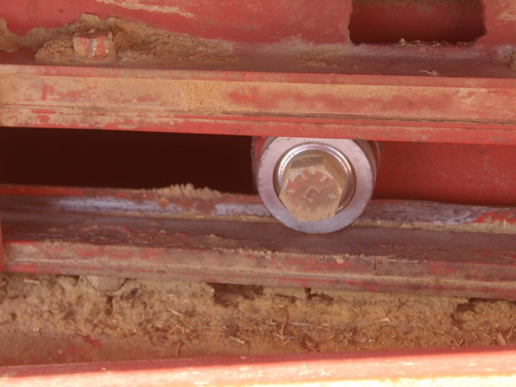 hesston-4600-image-24