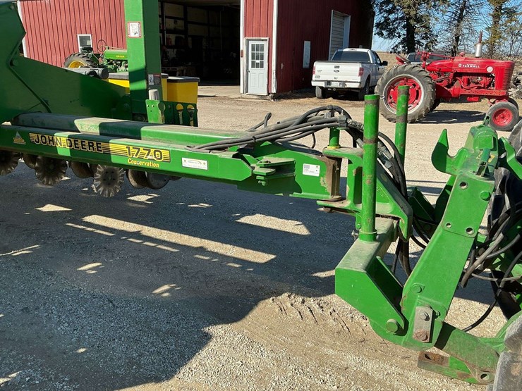 2001-john-deere-1770-image-3