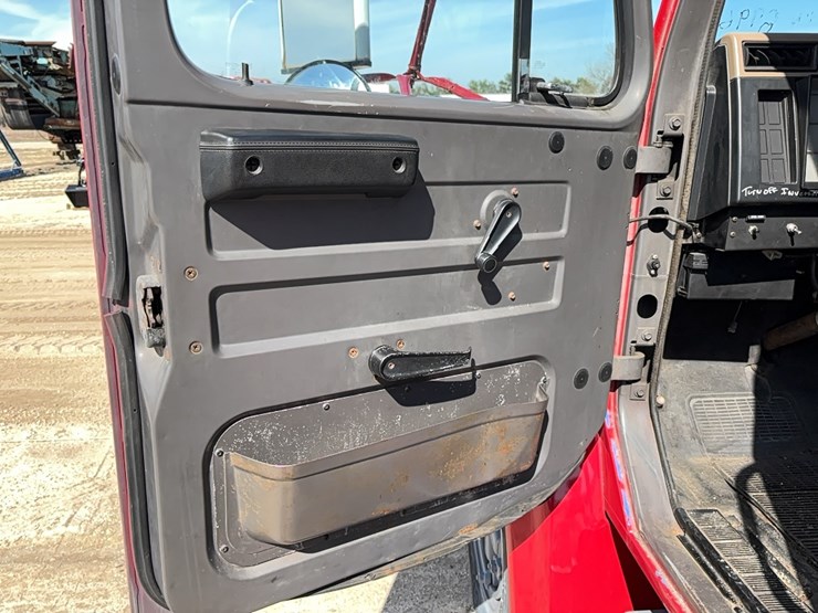 international-4700-image-9