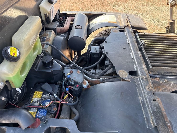 2007-bobcat-5600-toolcat-image-16