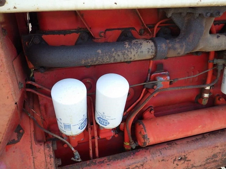 international-f1066-tractor-image-16