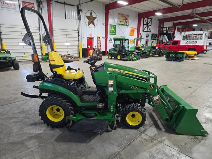 2014-john-deere-1025r-image-9