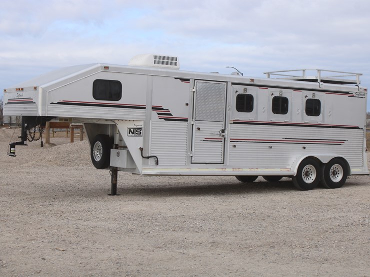 #3020-•-1995-soft-touch-horse-trailer-with-living-quarters-image-8