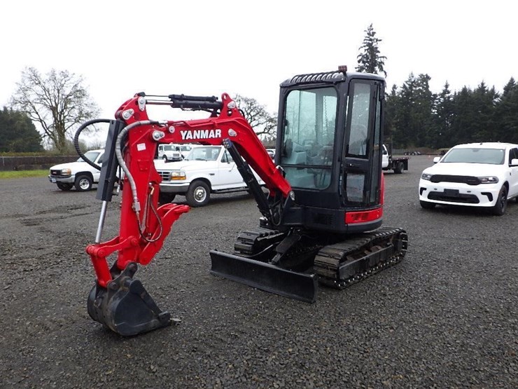 2013-yanmar-vio35-5b-image-1