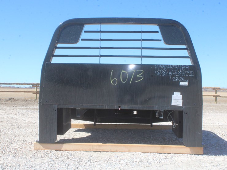 #3009-•-cm-skirted-flatbed-with-4-toolboxes-image-7