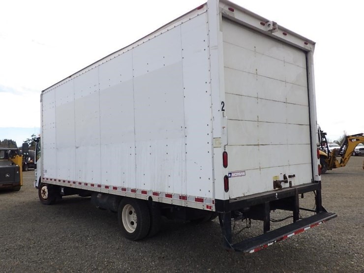 2010-isuzu-npr-image-7