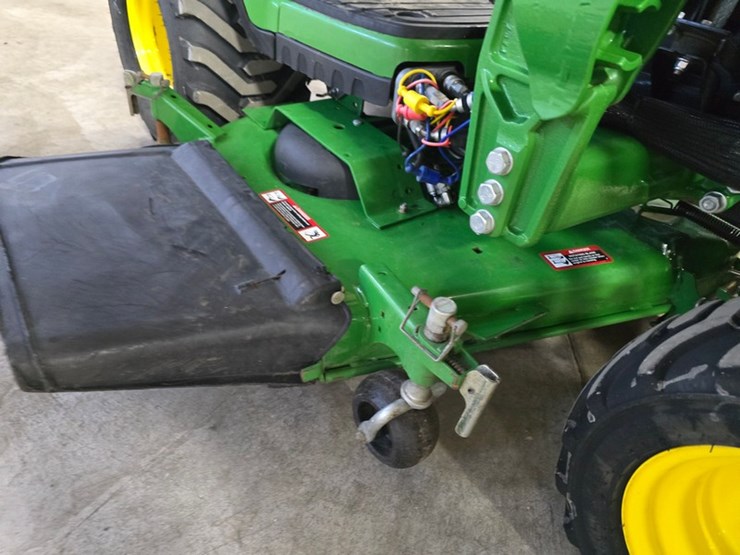 2014-john-deere-1025r-image-17