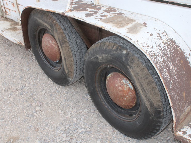 #3021-•-16ft-bumper-pull-livestock-trailer-image-13