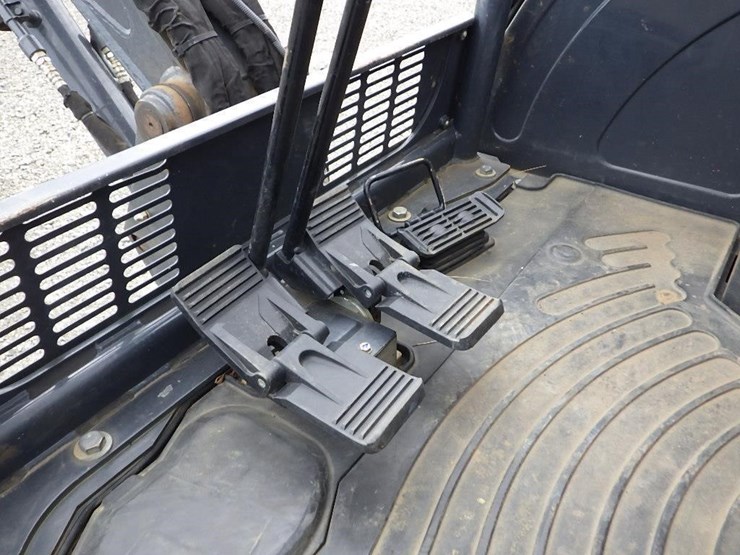 2020-deere-26g-image-37