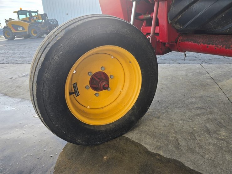 new-holland-1465-image-28