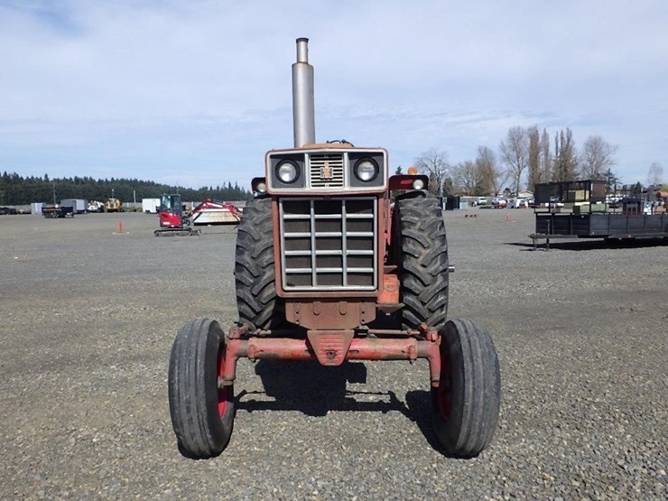 international-f1066-tractor-image-2