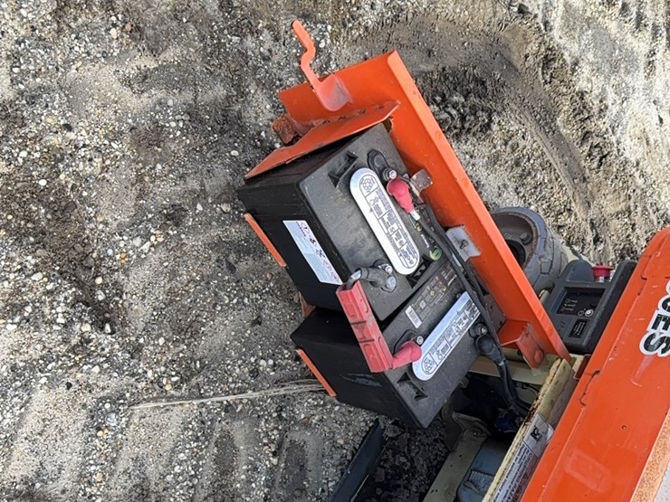 2017-jlg-1230es-image-11