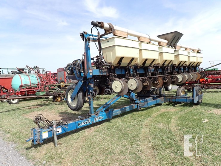 kinze-2600-image-1