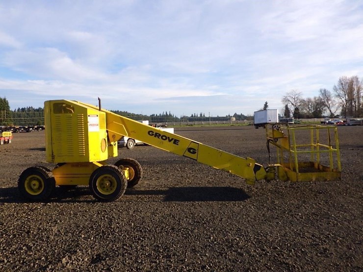 grove-telescopic-boom-lift-image-4