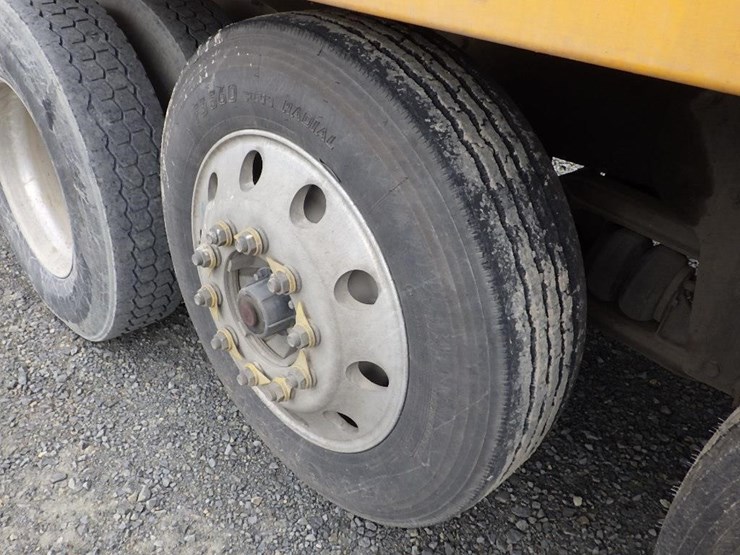 2006-peterbilt-357-image-35