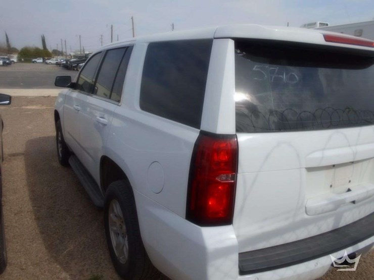 2017-chevrolet-tahoe-image-4