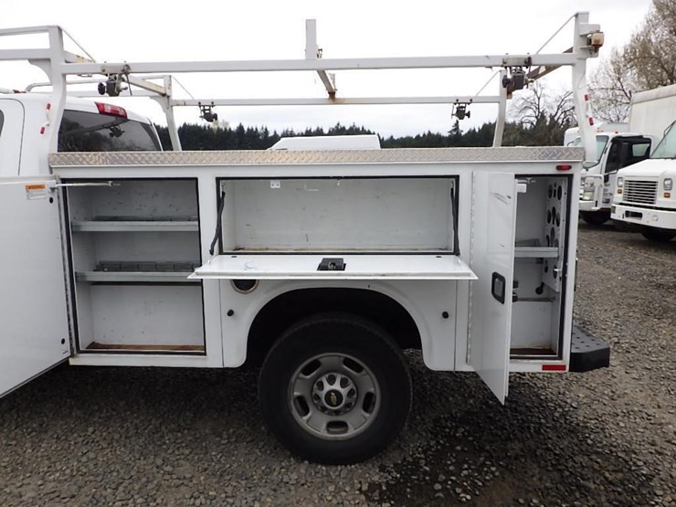 2017-chevrolet-2500-image-12