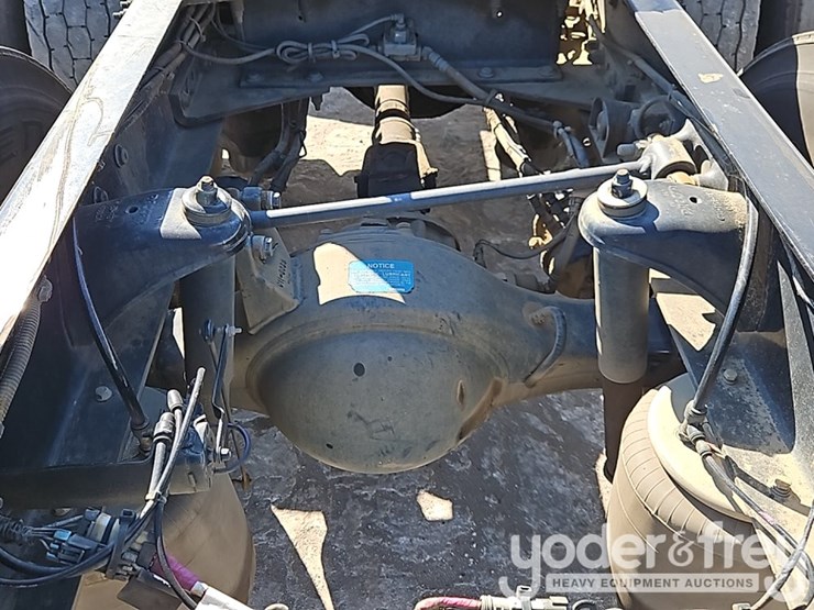 peterbilt-579-image-17