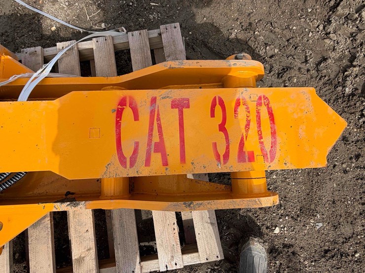 caterpillar-320-image-12