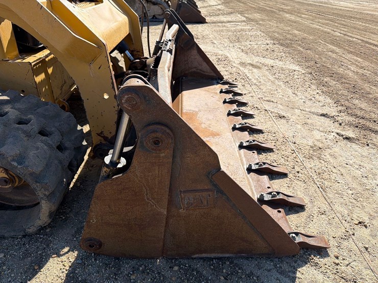 2023-caterpillar-289d3-image-14