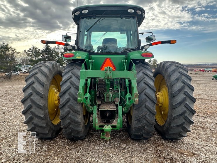 john-deere-8235r-image-12