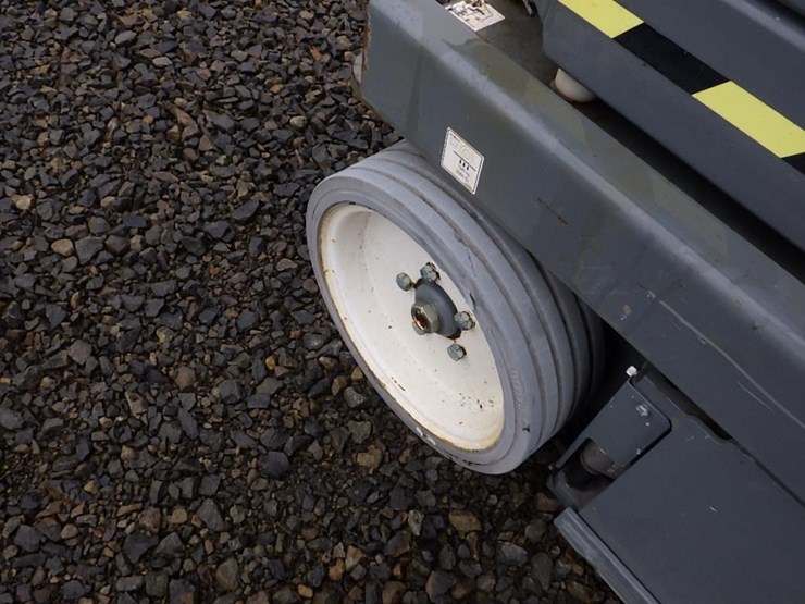 2017-skyjack-sj4632-scissor-lift-image-16