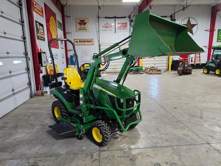 2014-john-deere-1025r-image-32